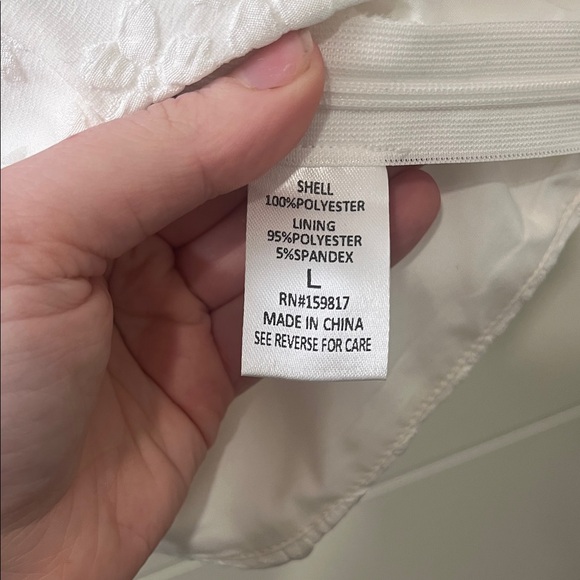 Altar’d State: Elegant White Embroidered Women's Corset Top with Boning - Picture 5 of 8